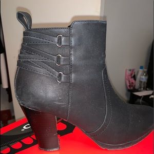 Women's bootie boots
